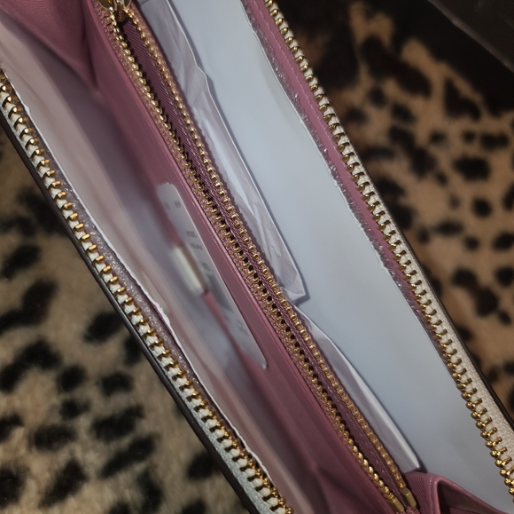 Coach Minnie Mouse Wallet - Picture 3 of 5